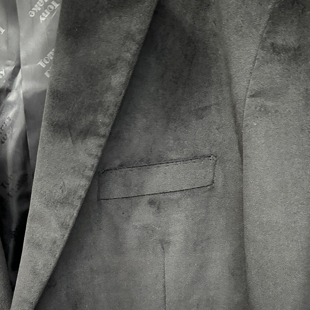 Sophisticated velvet Men's 2 button Black Blazer - Picture 5 of 10